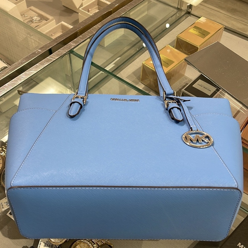 MICHAEL KORS
Jet Set Large Crossgrain Leather Top-Zip Charlotte Tote Bag
NWT - Picture 7 of 16